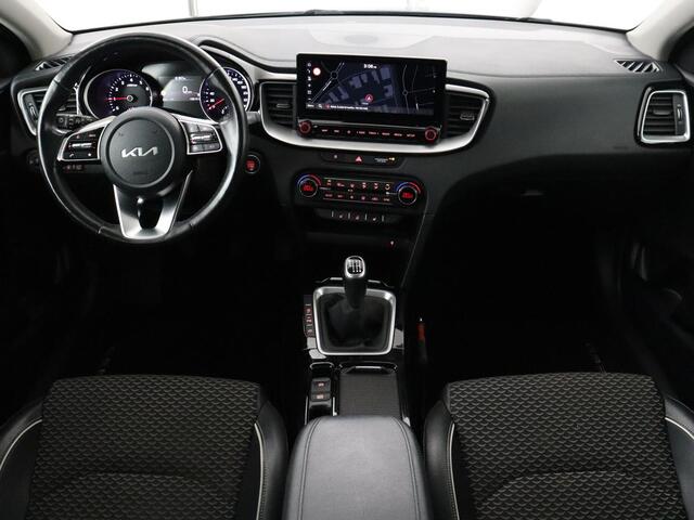 KIA CEE D Ceed 1.0 T-GDi DynamicPlusLine | Stoel & stuurverwarming | Trekhaak | Adaptive cruise | Camera | Half leder | Keyless | Full LED | Carplay | Navigatie | Climate control | Parkeerhulp