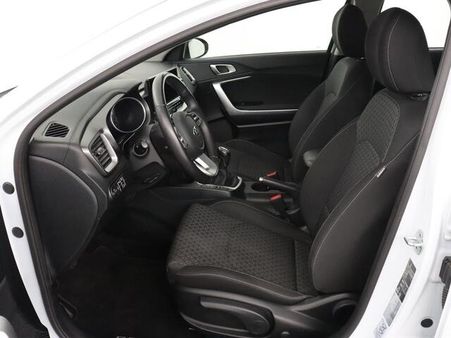 KIA CEE D Ceed 1.6 CRDi DynamicLine | Trekhaak | Camera | Carplay | Navigatie | Climate control | Parkeerhulp | Cruise control | Bluetooth