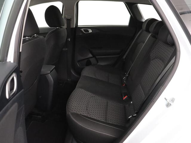 KIA CEE D Ceed 1.6 CRDi DynamicLine | Trekhaak | Camera | Carplay | Navigatie | Climate control | Parkeerhulp | Cruise control | Bluetooth