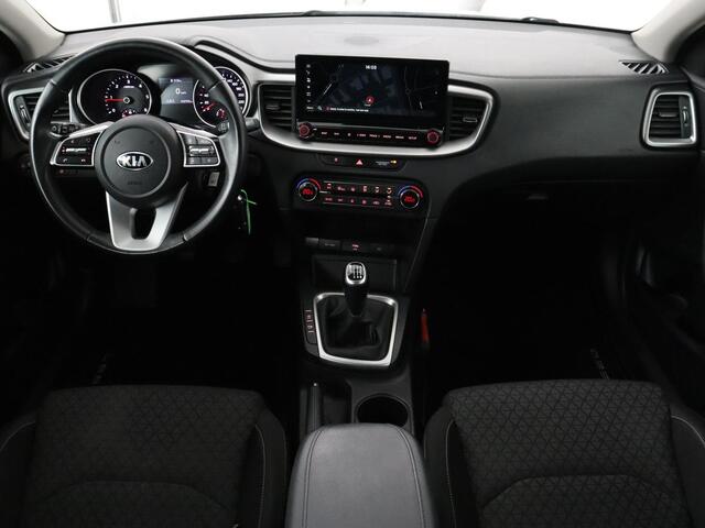 KIA CEE D Ceed 1.6 CRDi DynamicLine | Trekhaak | Camera | Carplay | Navigatie | Climate control | Parkeerhulp | Cruise control | Bluetooth