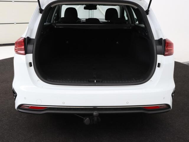 KIA CEE D Ceed 1.6 CRDi DynamicLine | Trekhaak | Camera | Carplay | Navigatie | Climate control | Parkeerhulp | Cruise control | Bluetooth