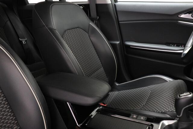 KIA CEE D Ceed Sportswagon 1.5 T-GDi DynamicPlusLine | STUURVERWARMING | DAB | APPLE | CAMERA