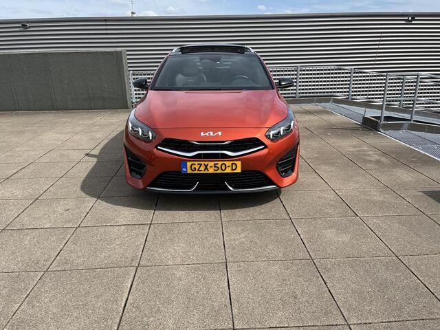 KIA CEE D Ceed Sportswagon 1.5 T-GDi GT-Line AUTOMAAT NAVIGATIE | ACHTERUITRIJCAMERA | LEER/ALCANTARA