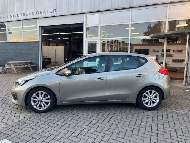 KIA CEE D cee'd 1.6 GDI First Edition