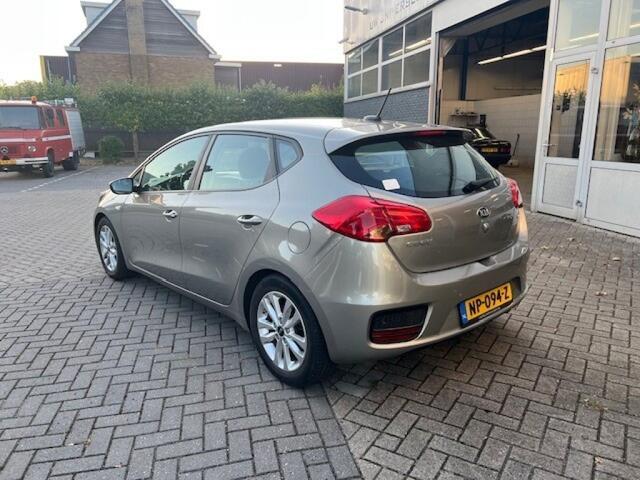 KIA CEE D cee'd 1.6 GDI First Edition