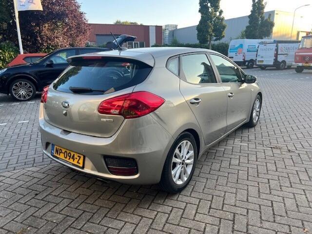KIA CEE D cee'd 1.6 GDI First Edition