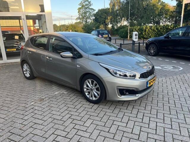 KIA CEE D cee'd 1.6 GDI First Edition