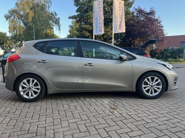 KIA CEE D cee'd 1.6 GDI First Edition