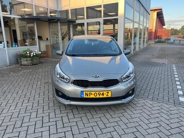 KIA CEE D cee'd 1.6 GDI First Edition