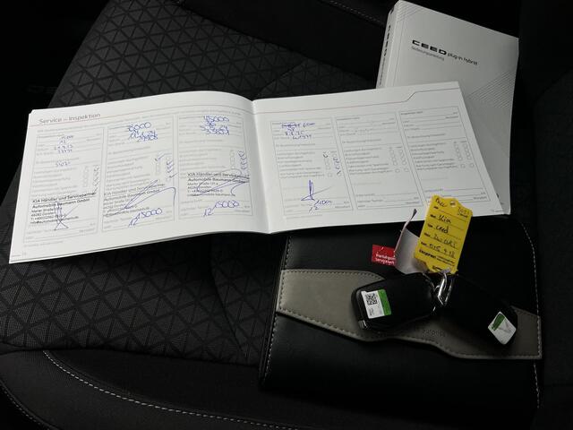 KIA CEE D Ceed Sportswagon 1.6 GDI PHEV DynamicPlusLine / Automaat / Parkeersensoren / Achteruitrijcamera / Stoel & Stuurverwarming / Climate Control / Navigatie / Apple CarPlay/Android Auto / DAB / Cruise Control /