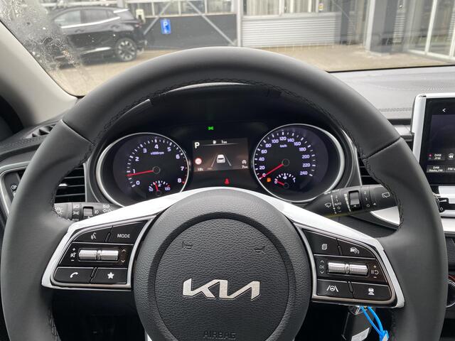 KIA CEE D Ceed SW 1.5 T-GDi DCT7 DynamicLine | Demo | Navigatie | Parkeercamera | Climate Control | Cruise Control Adaptief |