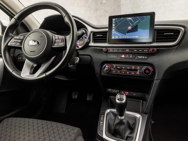 KIA CEE D Ceed 1.0 T-GDi DynamicLine (APPLE CARPLAY, GROOT NAVI, CLIMATE, CAMERA, SPORTSTOELEN, LANE ASSIST, CRUISE, TREKHAAK, NIEUWSTAAT)