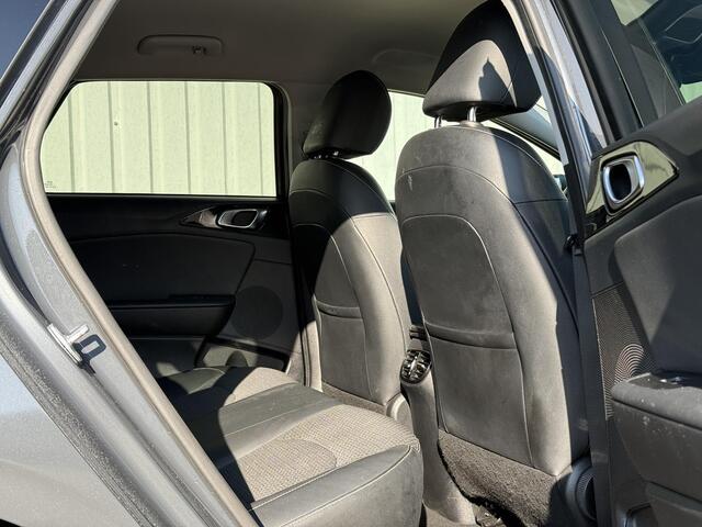 KIA CEE D Ceed Sportswagon 1.4 T-GDi DynamicPlusLine / Automaat / 1.410 KG Trekgewicht / Dealer Onderhouden / Adaptieve Cruise Control / Vierseizoenenbanden / Navigatie / Achteruitrijcamera / Apple CarPlay/Android auto / Stoel- & Stuurverwarming / Climate Control /