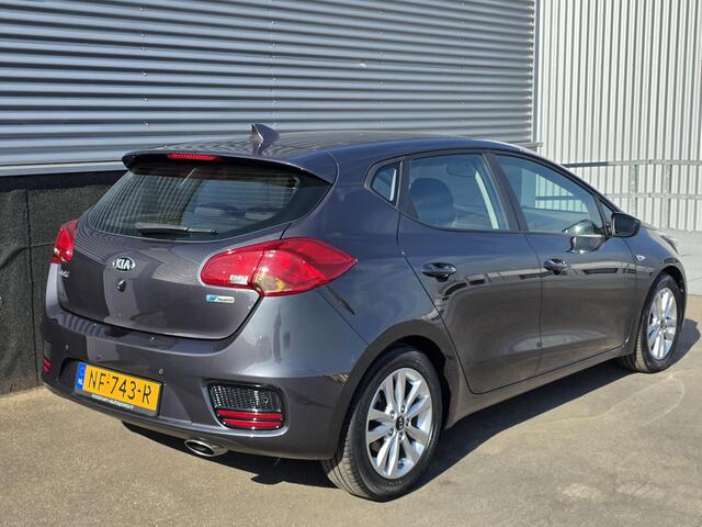 KIA CEE D cee'd 1.6 GDI ComfortPlusLine Navigator Incl: Navigatie, Cruisecontrol, Airconditioning, LM velgen, Parkeerhulpcamera, Metallic lak