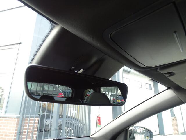 KIA CEE D Ceed Sportswagon 1.5 T-GDi GT-Line AUTOMAAT| PANORAMADAK| NAVIGATIE| CAMERA| DODE-HOEK DETECTIE| AIRCO/ECC| CRUISECONTROL| PARKEERSENSOREN