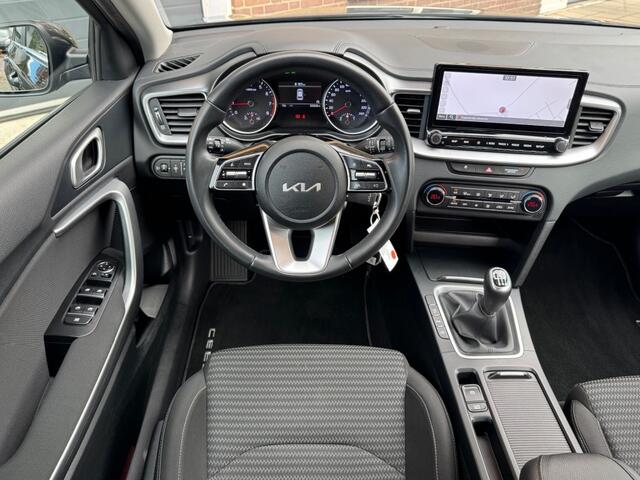KIA CEE D 1.0 T-GDI 120PK DYNAMICLINE 5-DEURS/NAVI/CARPLAY/NL-AUTO/1E EIG.
