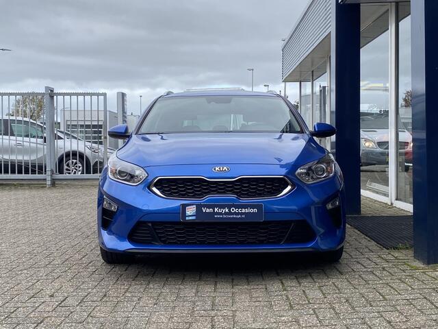 KIA CEE D Ceed Sportswagon 1.5 T-GDi DynamicLine / NL-Auto / 160 PK / 1e-Eigenaar / Trekhaak / Cruise-Control / Climate-Control / Apple-Carplay & Android-Auto / Armsteun-Voor / DAB Radio-Bluetooth / Navi / PDC-Achter met Camera / 16'' LMV / ENZ.