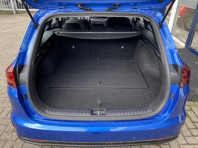 KIA CEE D Ceed Sportswagon 1.5 T-GDi DynamicLine / NL-Auto / 160 PK / 1e-Eigenaar / Trekhaak / Cruise-Control / Climate-Control / Apple-Carplay & Android-Auto / Armsteun-Voor / DAB Radio-Bluetooth / Navi / PDC-Achter met Camera / 16'' LMV / ENZ.