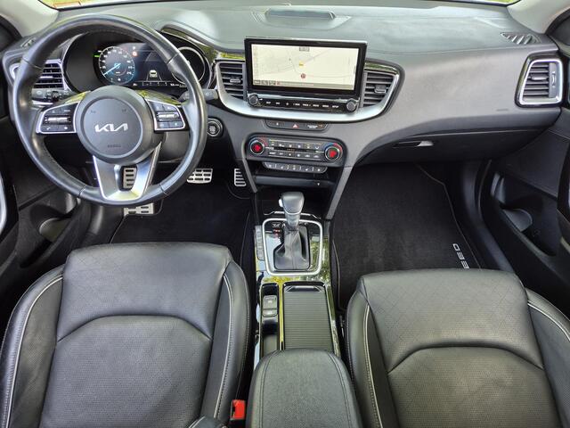 KIA CEE D Ceed Sportswagon 1.6 GDI PHEV Plug-in ExecutiveLine Automaat / Lederen Bekleding / Apple Carplay Android Auto / 100% SOH / Adaptief CC / Stoel-, Stuur en achterbankverwarming / Achteruitrijcamera / Elektrische achterklep / Trekgewicht 1300 kg / Stoelventi