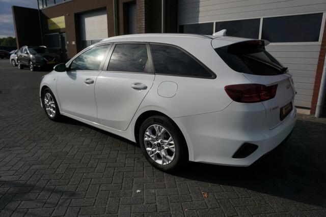 KIA CEE D Ceed Sportswagon 1.0 T-GDI DYNAMICLINE DEALER ONDERHOUDEN CAMERA STOEL+STUURVERWARMING ANDROID/APPLECARPLAY(NAVI) ECC AIRCO CRUISECONTROL RIJSTROOKSENSOR BLUETOOTH PRIVACYGLAS ENZ...