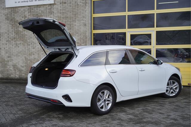 KIA CEE D Ceed Sportswagon 1.0 T-GDi DynamicPlusLine BJ2020 Lmv 16" | Led | Pdc | Navi | Keyless entry | Afneembare trekhaak | Achteruitrijcamera | Climate control | Cruise control | Verwarmde voorstoelen | Verwarmd stuurwiel | Extra getint glas