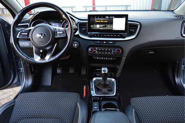 KIA CEE D Ceed Sportswagon 1.5 T-GDi DynamicPlusLine O.a: Afn. Haak, PDC, Camera, Stoel+Stuurverw, Keyless, Etc. All-in prijs!