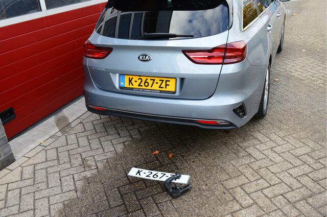 KIA CEE D Ceed Sportswagon 1.5 T-GDi DynamicPlusLine O.a: Afn. Haak, PDC, Camera, Stoel+Stuurverw, Keyless, Etc. All-in prijs!