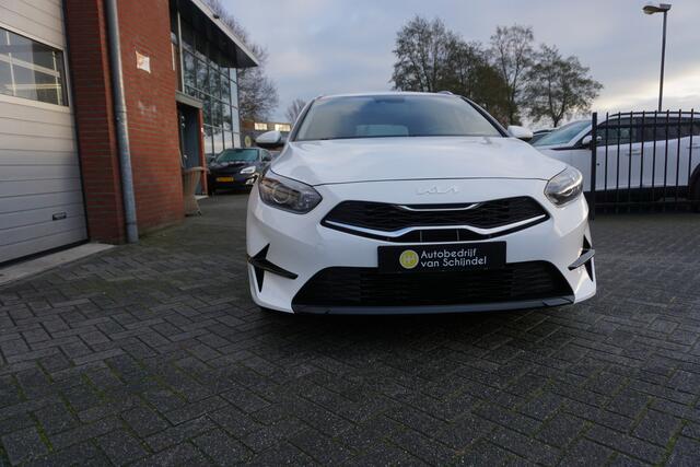 KIA CEE D Ceed Sportswagon 1.0 T-GDi DYNAMICLINE VOLLEDIG DEALER ONDERHOUDEN CAMERA STOEL+STUURVERWARMING ANDROID/APPLECARPLAY(NAVI) ECC AIRCO CRUISECONTROL BLUETOOTH PARELMOER 4X ELECTR.RAMEN/SPIEGELS