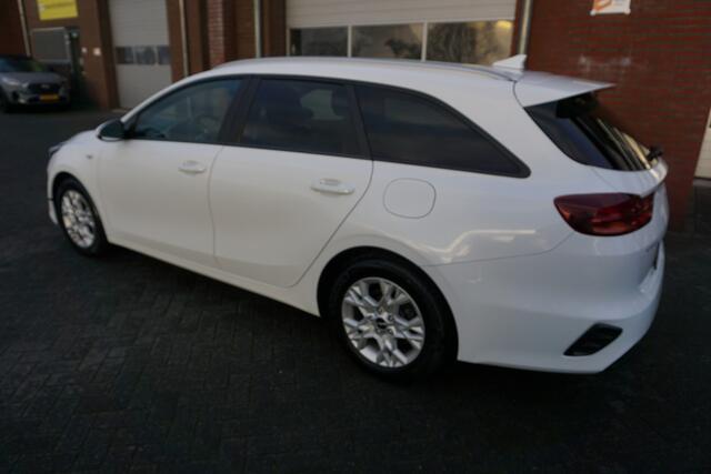 KIA CEE D Ceed Sportswagon 1.0 T-GDi DYNAMICLINE VOLLEDIG DEALER ONDERHOUDEN CAMERA STOEL+STUURVERWARMING ANDROID/APPLECARPLAY(NAVI) ECC AIRCO CRUISECONTROL BLUETOOTH PARELMOER 4X ELECTR.RAMEN/SPIEGELS
