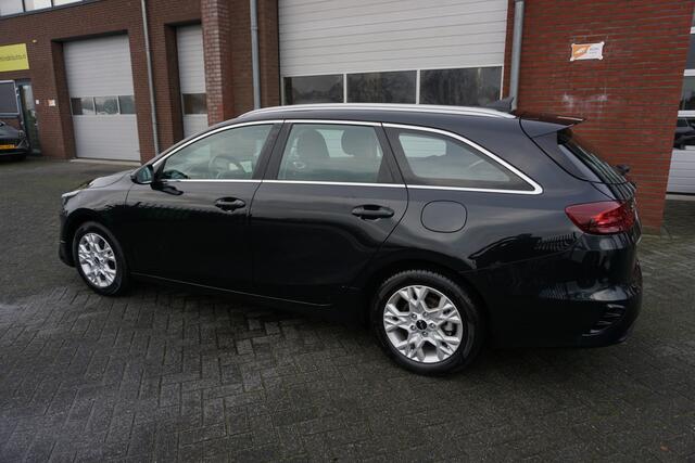 KIA CEE D Ceed Sportswagon 1.5 T-GDI 160PK AUTOMAAT DYNAMICLINE OKT 2023 CAMERA NAVIGATIE ANDROID-APPLECARPLAY RIJSTROOKSENSOR ECC AIRCO CRUISECONTROL PARKEERSENSOREN BLUETOOTH 4X ELECTR.RAMEN-SPIEGELS