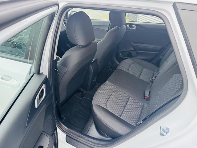 KIA CEE D Ceed Sportswagon 1.0 T-GDi ComfortLine Black Wheels + All 4 season banden Demo auto ! | BTW Auto | Km-stand kan iets varieeren ! | Informeer altijd even of de auto aanwezig is..