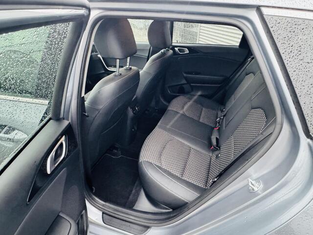 KIA CEE D Ceed Sportswagon 1.5 T-GDi DynamicPlusLine Privacyglass | Keyless | Navi | Camera | Electr. Achterklep