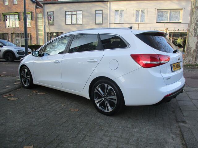 KIA CEE D cee'd Sportswagon 1.0 T-GDi GT-Line Summer Edition / AIRCO / NAVI / GLAZEN-DAK / NW-STAAT / 200dkm