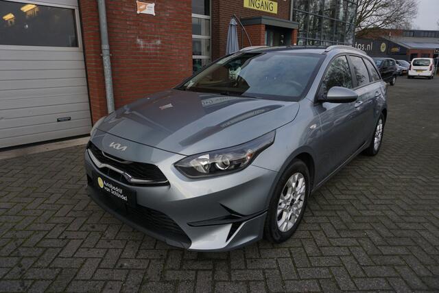 KIA CEE D Ceed Sportswagon 1.5 T-GDi DynamicLine 160PK CAMERA - STOELVERWARMING - STUURVERWARMING - APPLE CARPLAY - ANDROID - PRIVACYGLAS - CRUISE - CLIMA - RIJSTROOKSENSOR