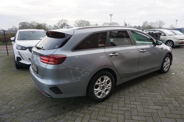 KIA CEE D Ceed Sportswagon 1.5 T-GDi DynamicLine 160PK CAMERA - STOELVERWARMING - STUURVERWARMING - APPLE CARPLAY - ANDROID - PRIVACYGLAS - CRUISE - CLIMA - RIJSTROOKSENSOR