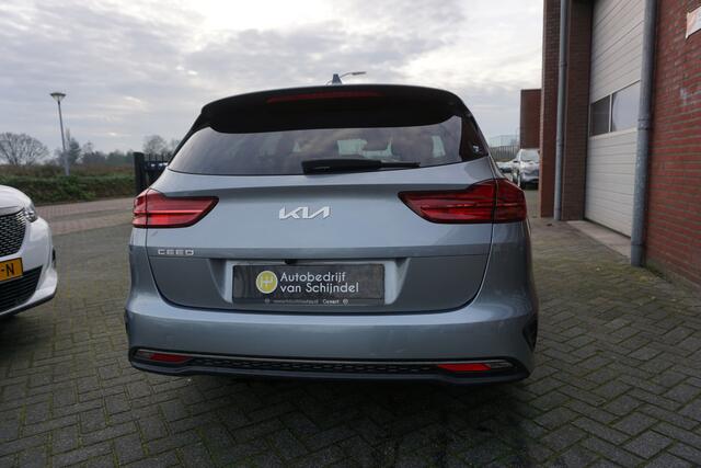 KIA CEE D Ceed Sportswagon 1.5 T-GDi DynamicLine 160PK CAMERA - STOELVERWARMING - STUURVERWARMING - APPLE CARPLAY - ANDROID - PRIVACYGLAS - CRUISE - CLIMA - RIJSTROOKSENSOR