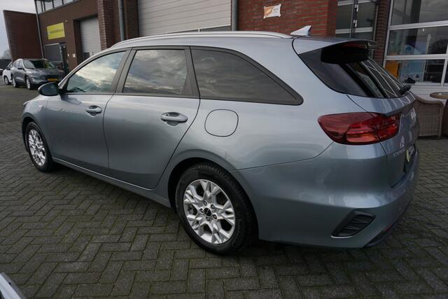 KIA CEE D Ceed Sportswagon 1.5 T-GDi DynamicLine 160PK CAMERA - STOELVERWARMING - STUURVERWARMING - APPLE CARPLAY - ANDROID - PRIVACYGLAS - CRUISE - CLIMA - RIJSTROOKSENSOR