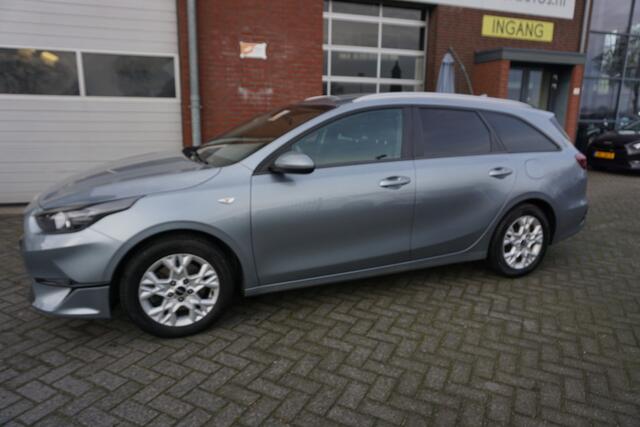 KIA CEE D Ceed Sportswagon 1.5 T-GDi DynamicLine 160PK CAMERA - STOELVERWARMING - STUURVERWARMING - APPLE CARPLAY - ANDROID - PRIVACYGLAS - CRUISE - CLIMA - RIJSTROOKSENSOR