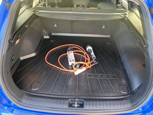 KIA CEE D Ceed Sportswagon 1.6 GDI PHEV DynamicPlusLine Edition Boekjes compleet, dealer onderhouden, stoel- & stuurverwarming, navigatie Apple CarPlay/Android Auto, parkeersensoren, camera, keyless, BTW-auto