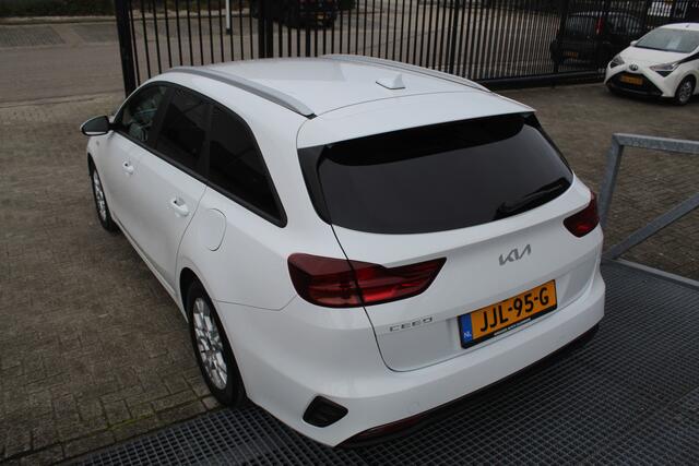 KIA CEE D Ceed Sportswagon 1.0 T-GDi DynamicPlusLine Stoelverwarming/Stuurverwarming/Achteruitrijcamera/Apple carplay/Licht metalen velgen/Cruise control/Lane assist