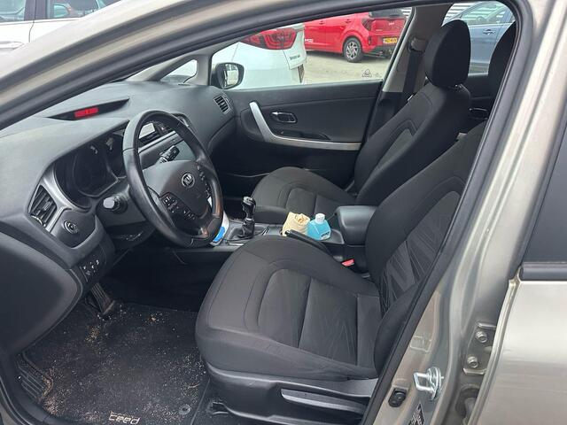 KIA CEE D cee'd 1.0 T-GDi ComfortPlusLine Navigator 52354km ! | Door ons geleverd & Onderhouden ! | 17 inch | Navi | Camera | Cruise
