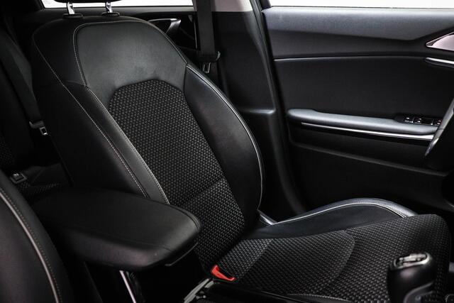 KIA CEE D Ceed Sportswagon 1.4 T-GDi DynamicPlusLine | STOEL / STUUR- VERWARMING | DAB | APPLE | CAMERA