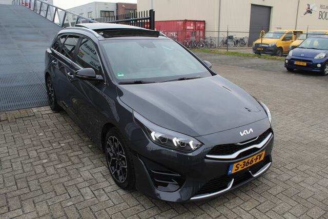 KIA CEE D Ceed Sportswagon 1.5 T-GDi GT-Line Automaat/1ste Eigenaar/Dealeronderhouden/Panoramadak/Trekhaak/Navigatie/Achteruitrijcamera/Stuur- en Stoelverwarming/Adaptive cruisecontrol/Lane assist/Parkeersensoren rondom