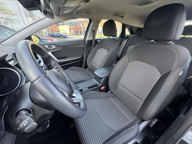 KIA CEE D Ceed 1.5 T-GDi DynamicLine Eerste Eigenaar, Apple Carplay/Android Auto, Navigatie, Cruise Control, Elektrische Spiegels, Enz...