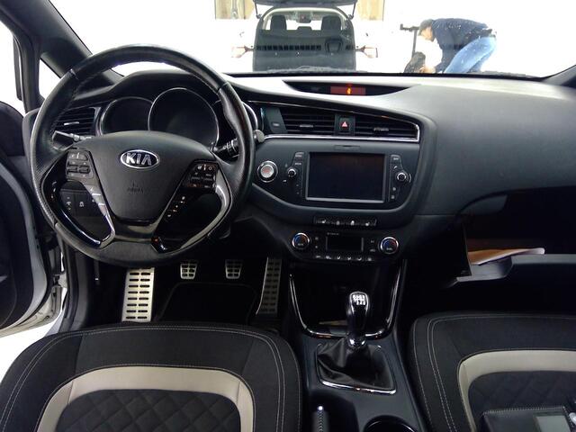 KIA CEE D cee'd Sportswagon 1.0 T-GDi GT-Line | Panorama | Trekhaak | Xenon | Navi | Cruise control | Climate control