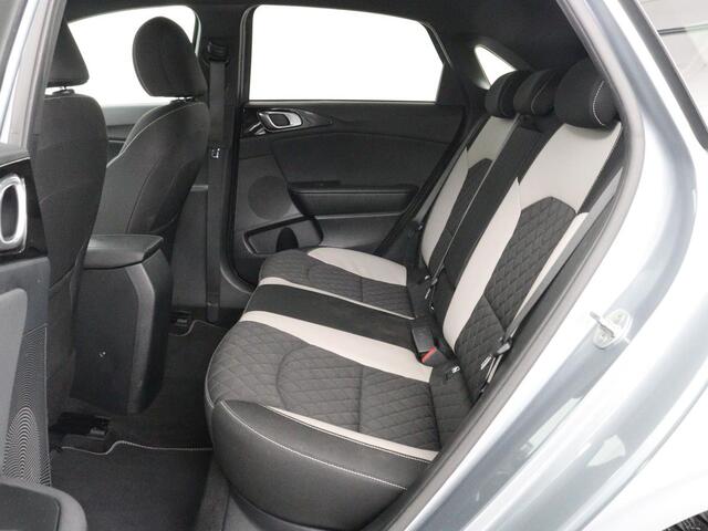 KIA CEE D Ceed 1.0 T-GDi GT-Line Edition | Carplay | Camera | Navigatie | Climate control | Parkeerhulp | Cruise control | Bluetooth | 17'' | DAB