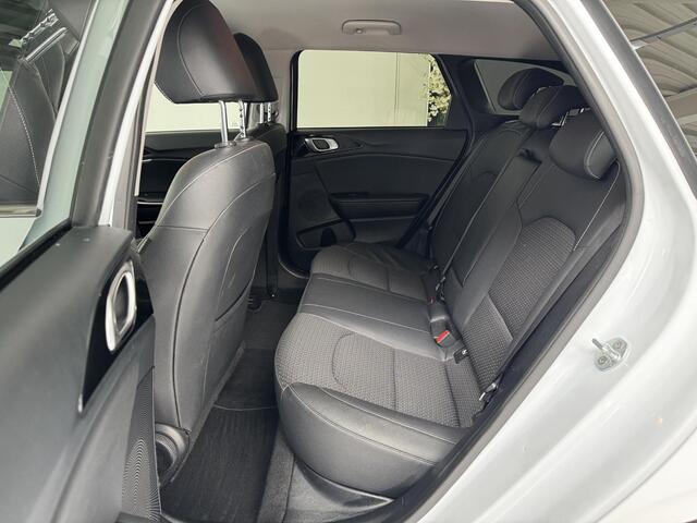 KIA CEE D Ceed Sportswagon 1.4 T-GDi DynamicPlusLine | Navigatie | Trekhaak | Camera | Stoelverwarming | All-Season Banden |