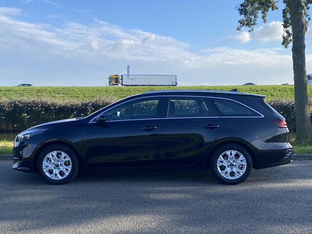 KIA CEE D Ceed Sportswagon 1.5 T-GDi DynamicLine | Demo | Apple Carplay/Android Auto | Camera | Adaptieve cruise control | LED | DAB |