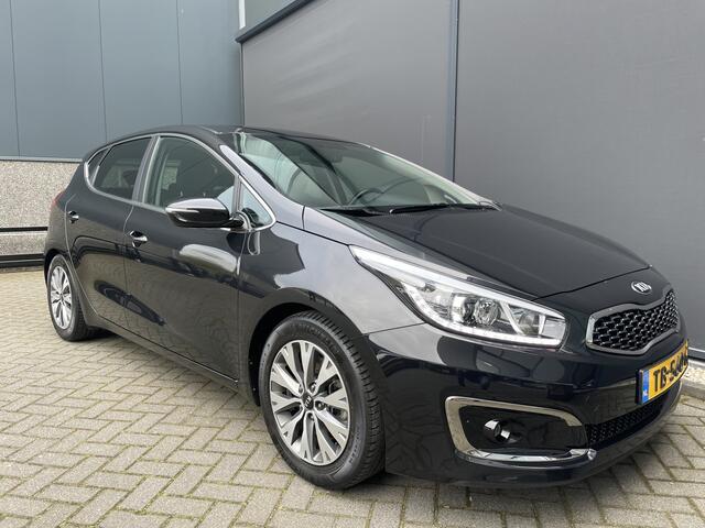 KIA CEE D cee'd 1.6 GDI DynamicLine Achteruitrijcamera - Apple carplay - Trekhaak afneembaar - Parkeersensor achter - Cruise control - Bluetooth - Elektrische ramen - Led verlichting - Radio - Stuur multifunctioneel - Stuur leder - Start/stop systeem - Licht metale