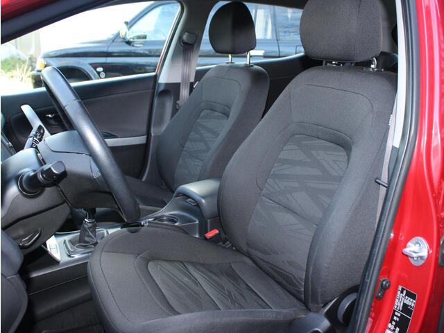 KIA CEE D cee'd 1.0 T-GDi ComfortPlusLine Navigator Afneembare Trekhaak, 1e Eigenaar, Carplay/Android Auto, Achteruitrijcamera, Navigatie, Airco